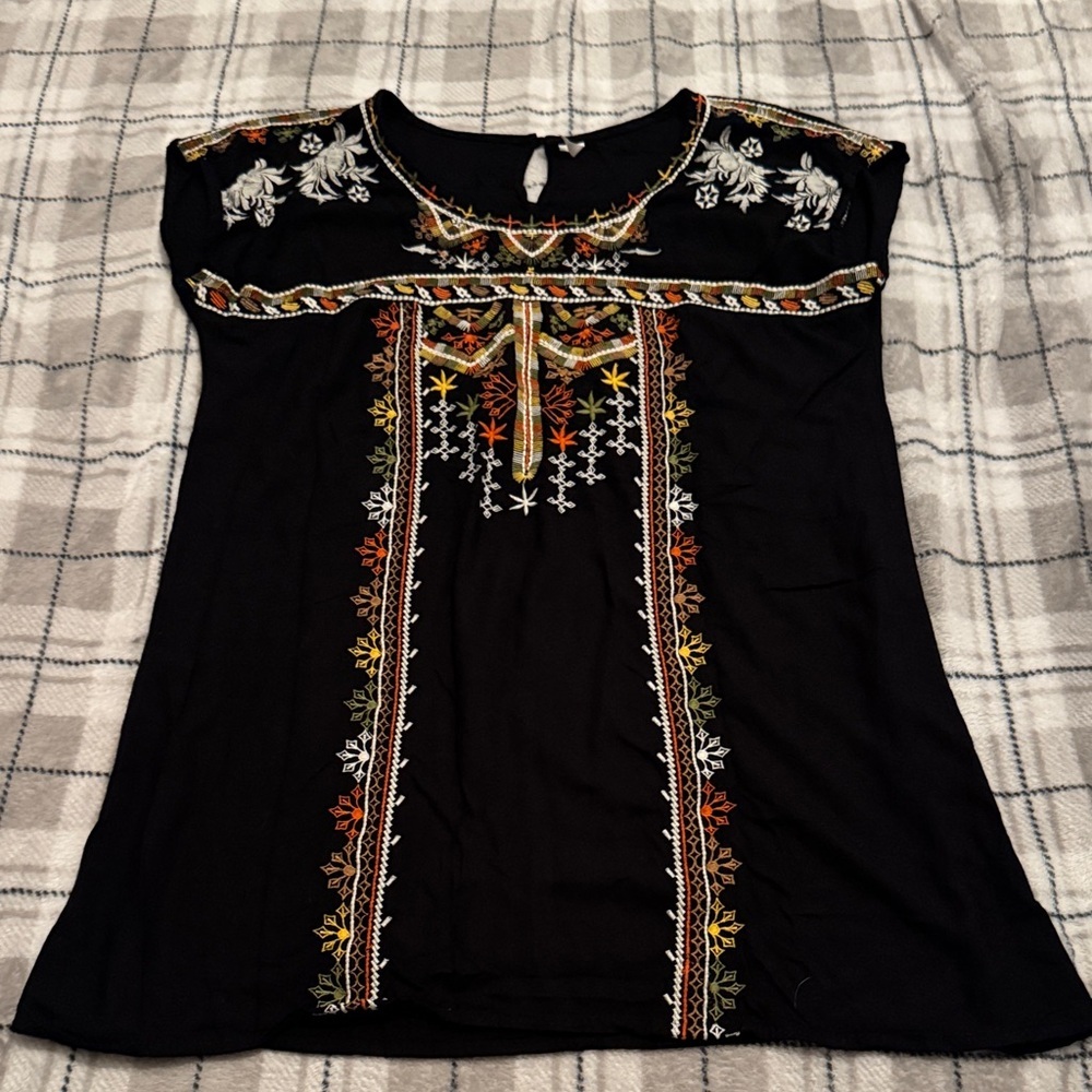 Gibson Latimer Black Embroidered Boho Top Size Medium Colorful Stitch Detail